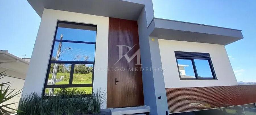 Casa com 3 sutes, piscina e vista para o Pico da Pedra Branca, Pal