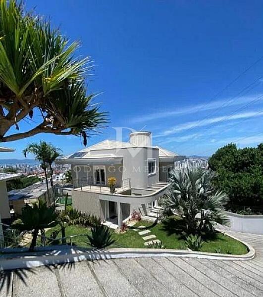 Casa de alto padro  venda no Bosque das Manses, So Jos, com 4 sutes e amplo terreno