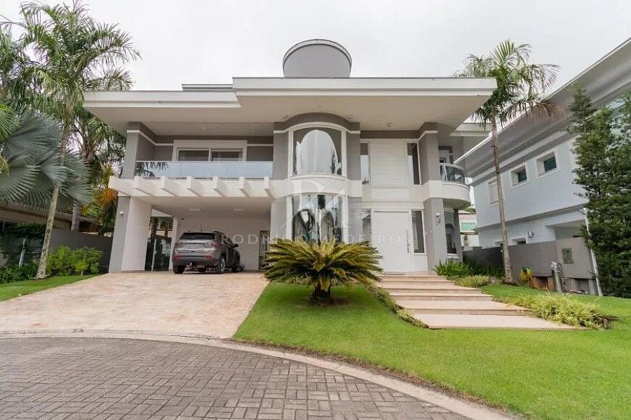 Casa  venda no Joo Paulo, Florianpolis com 4 dormitorios e piscina