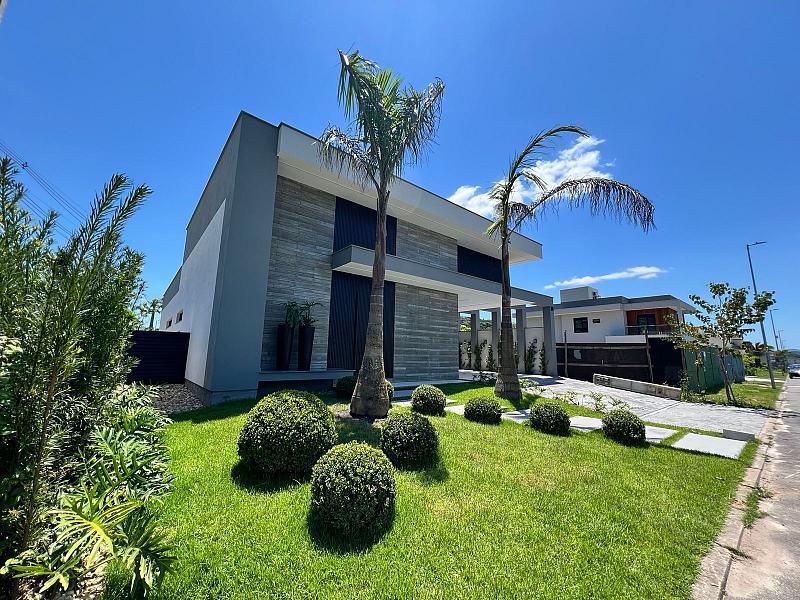 Casa trrea  venda na Pedra Branca, Palhoa, com piscina e rea gourmet integrada