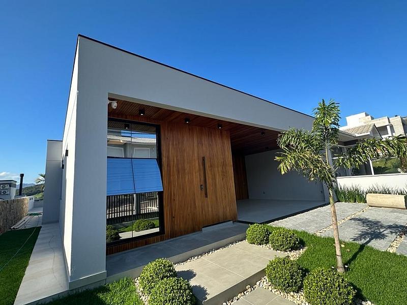 Casa  venda na Pedra Branca, Palhoa, com piscina de borda infinita e rea gourmet