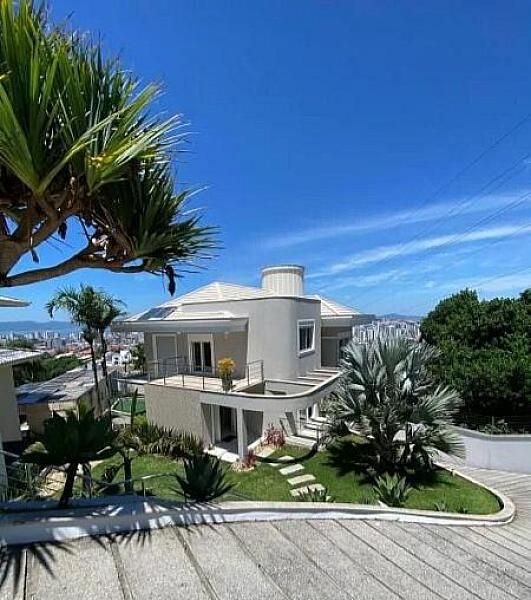 Casa de alto padro  venda no Bosque das Manses, So Jos, com 4 sutes e amplo terreno