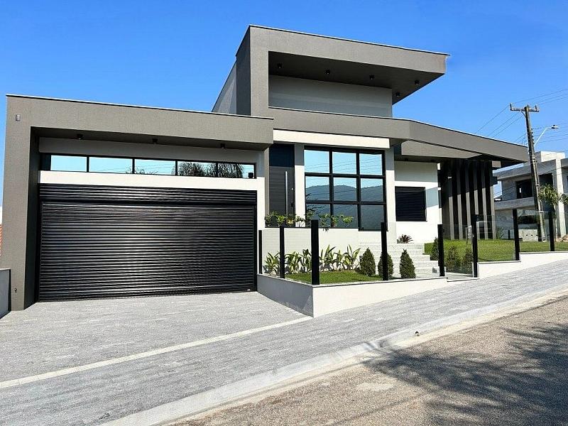 Casa de alto padro  venda na Pedra Branca, Palhoa, com piscina e vista para o Cambirela