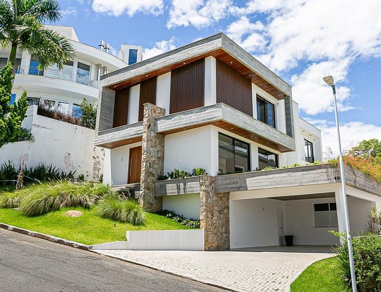 Residncia de alto padro com piscina e vista para o mar no Cacup, Florianpolis