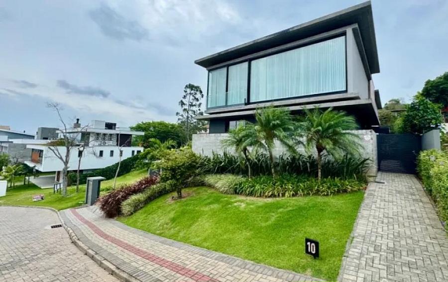 Casa  venda no Cacup, Florianpolis, com vista para o mar