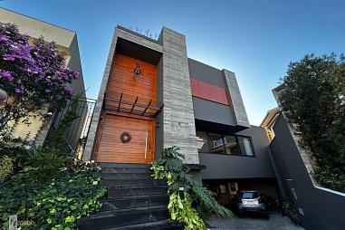 Triplex de alto padrão com 4 suítes em condomínio fechado no Bairro Campo Comprido!! - Pronto para morar
