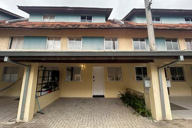 Lindo Triplex com 3 quartos, todo no Bairro no Pinheirinho! - Pronto para morar