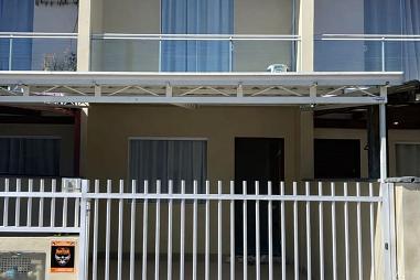 Lindo geminado à venda no bairro Vila Nova - Pronto para morar