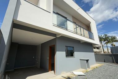 Maravilhoso Geminado de Esquina com Suíte, no Bairro Vila Nova - Pronto para morar