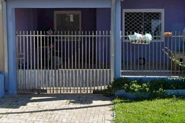 Casa com 3 Quartos à Venda em Araucária - Pronto para morar